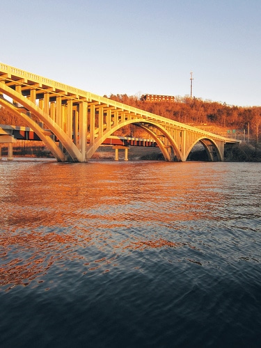 branson-lake-taneycomo-bridge