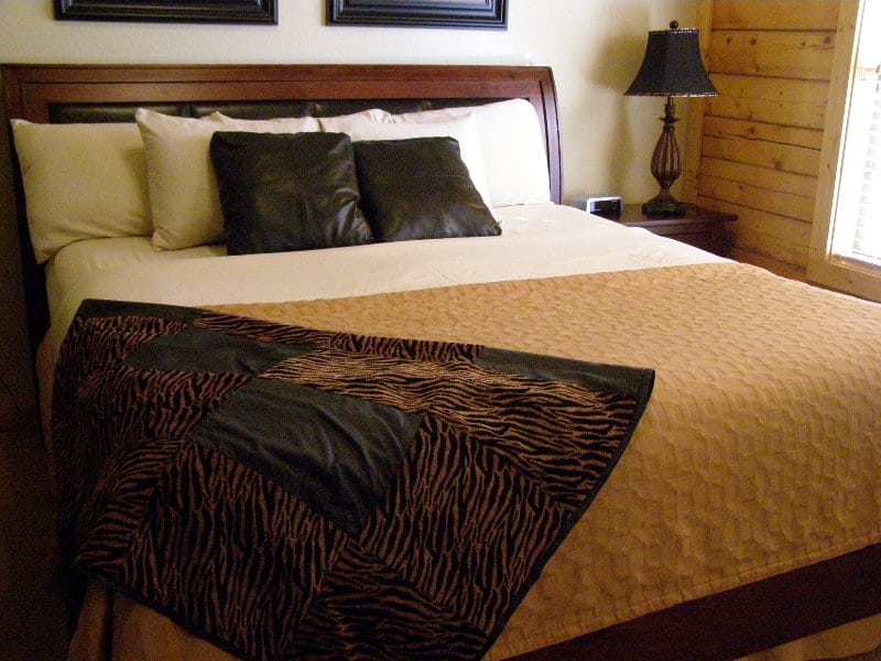 2-bedroom-loft-branson-log-cabins-master