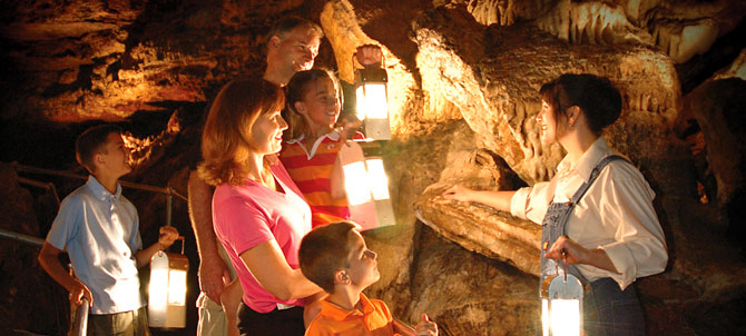Marvel-Cave-Lanter-Light-Tour