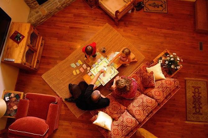 Family-Day-in-a-Cabin