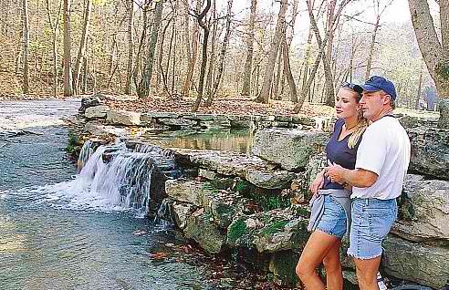 Hiking-Couple-in-Branson