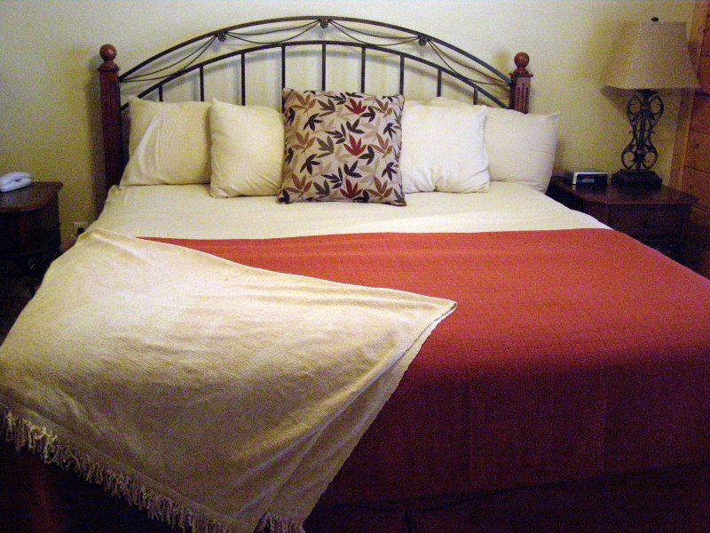 2-bedroom-branson-cabins-living