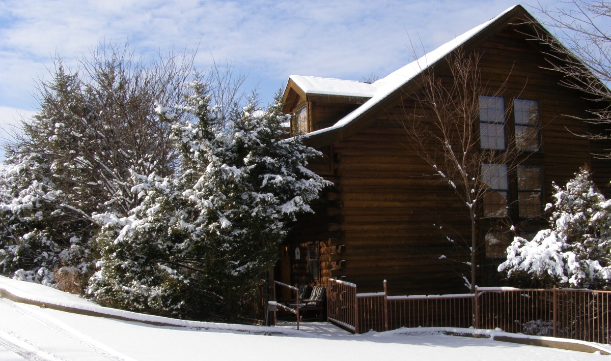 cabin-snow-winter