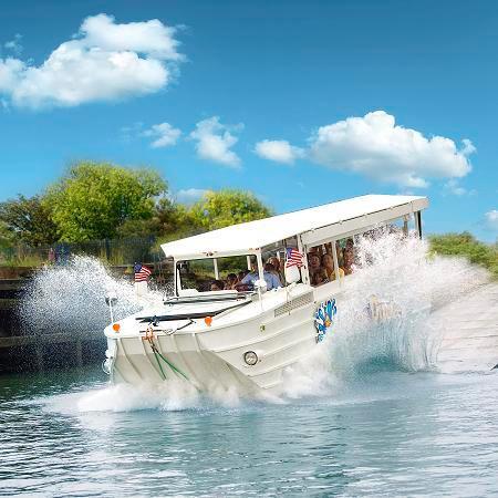 ride-the-ducks-splashdown