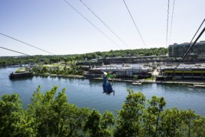 parakeet-petes-waterfront-zipline-landing