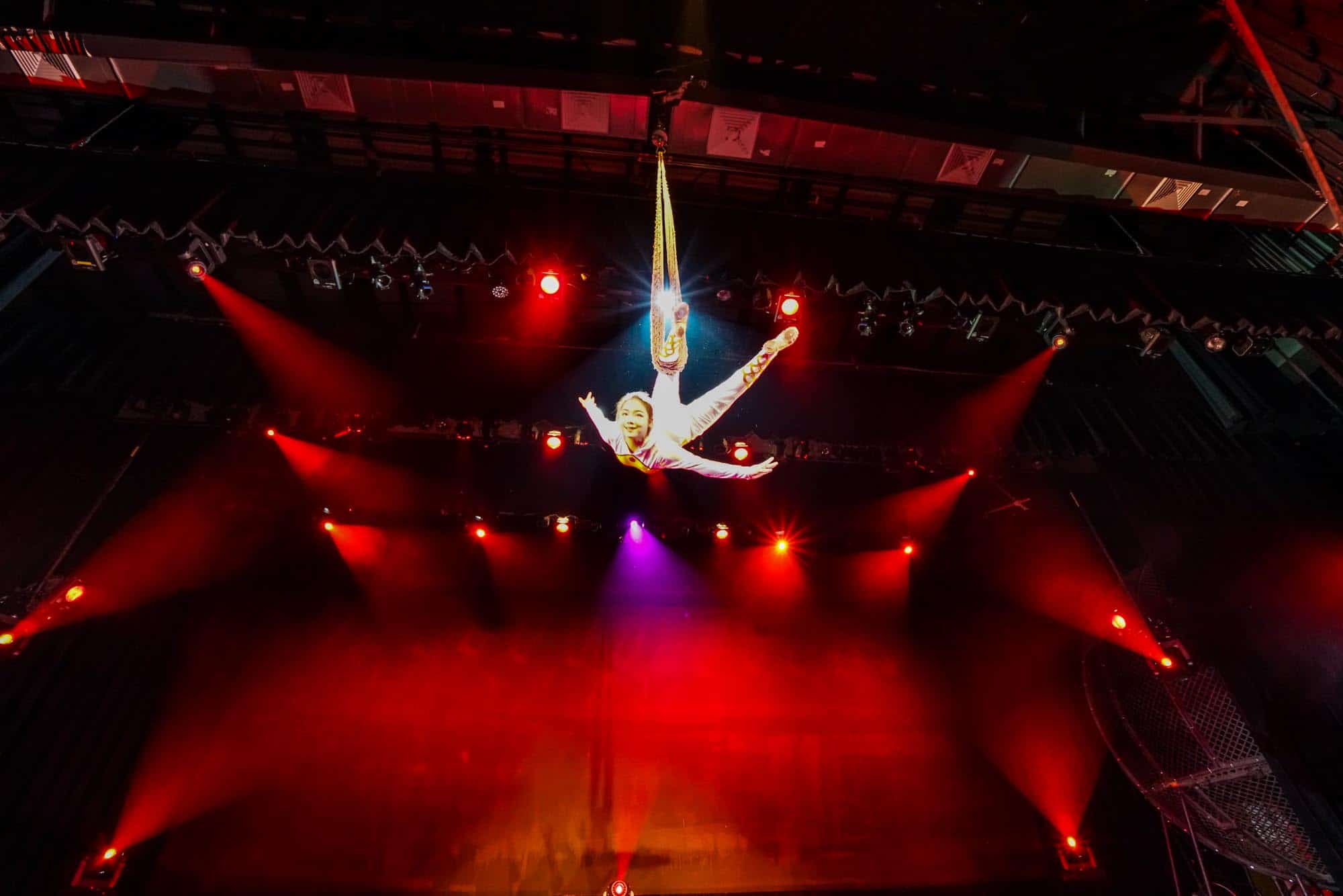 Check Out The Acrobats of China in Branson - ThousandHills.com